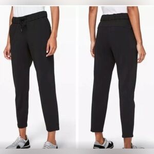 Lululemon On The Fly crop woven 23" Black joggers. NWT